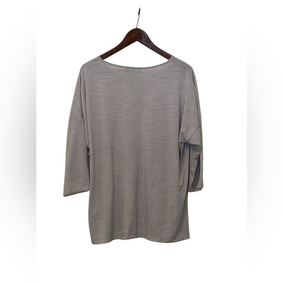 New Women’s Light Gray/Lavender Chico’s Top, size 3 - Picture 3 of 9